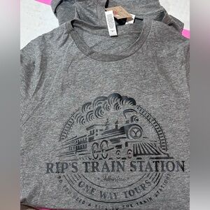 Gray Yellowstone Train Station Graphic Men’s T-Shirt XL FUNNY